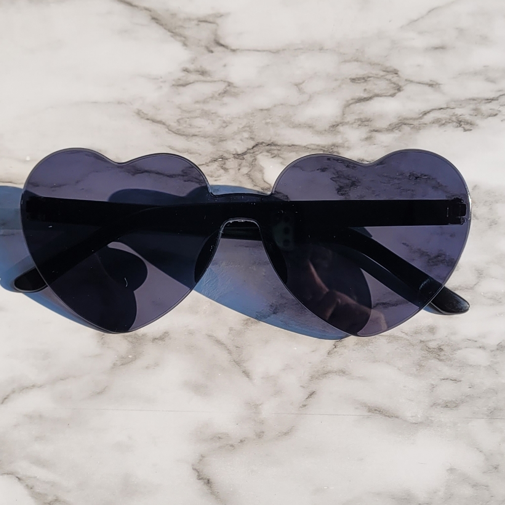 Black Heart 🖤 Sunglasses